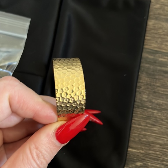 Rippled swinging hoop, gold - Picture 4 of 4